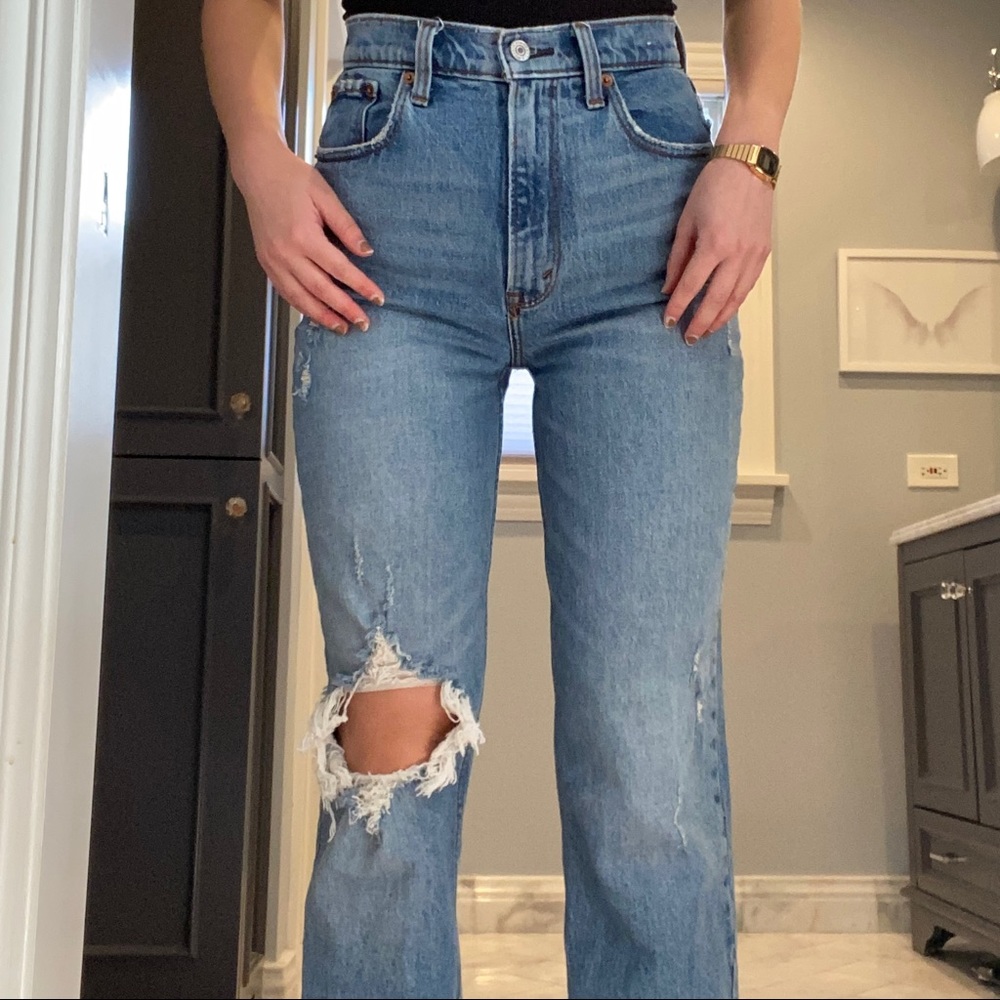 NEW JEANS - Abercrombie - Ultra High Rise 90s Straight Jeans - Size 27